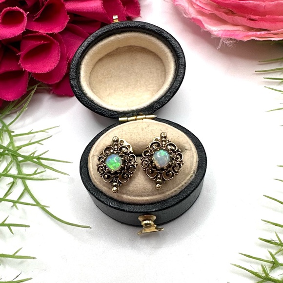VINTAGE⚜️Rare 14K Gold Opal Lace Stud Earrings - Picture 4 of 13